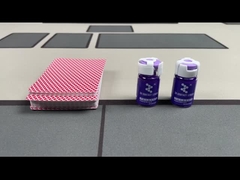 Lenti a contatto che vedono attraverso le carte da poker