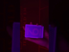 Lenti a contatto a infrarossi per vedere le carte contrassegnate