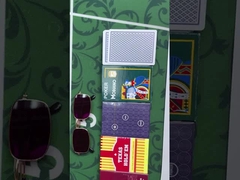 Lenti a contatto a infrarossi per la marcatura delle carte da poker