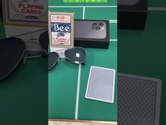 Occhiali con carte contrassegnate