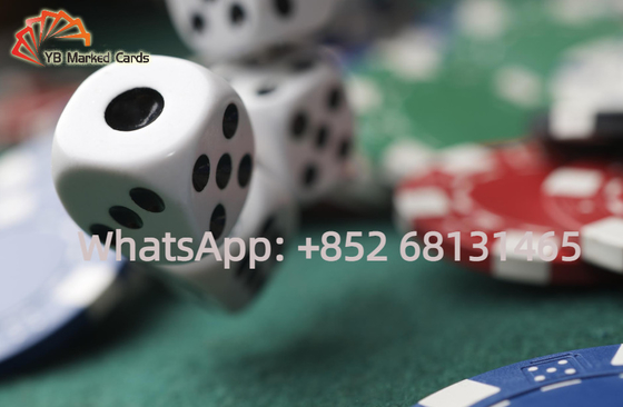 6 magici trasparenti parteggiati tagliano la dimensione a cubetti regolare caricata su ordinazione di gioco dei dadi